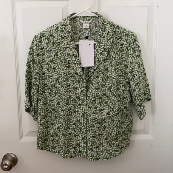 Monki Tops - NWT Monki Green Floral Camp Shirt